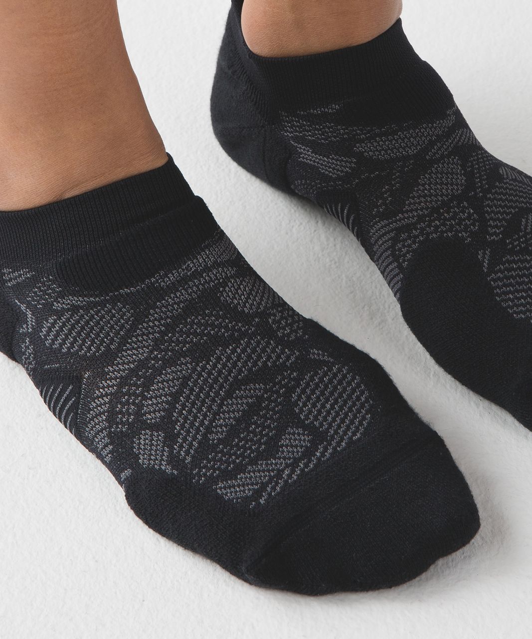 Lululemon High Speed Sock (Silver) - Black / Dark Carbon