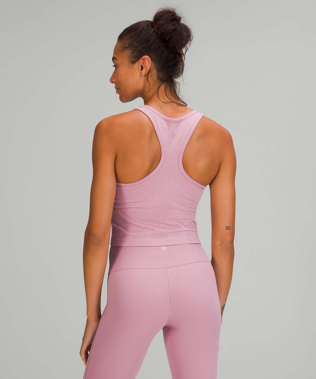 OOTD: Moss Rose Ebb To Street Tank, Black Energy Bra Peek, Wunder Under  Hi-Rise Ombre Speckle Pink! : r/lululemon