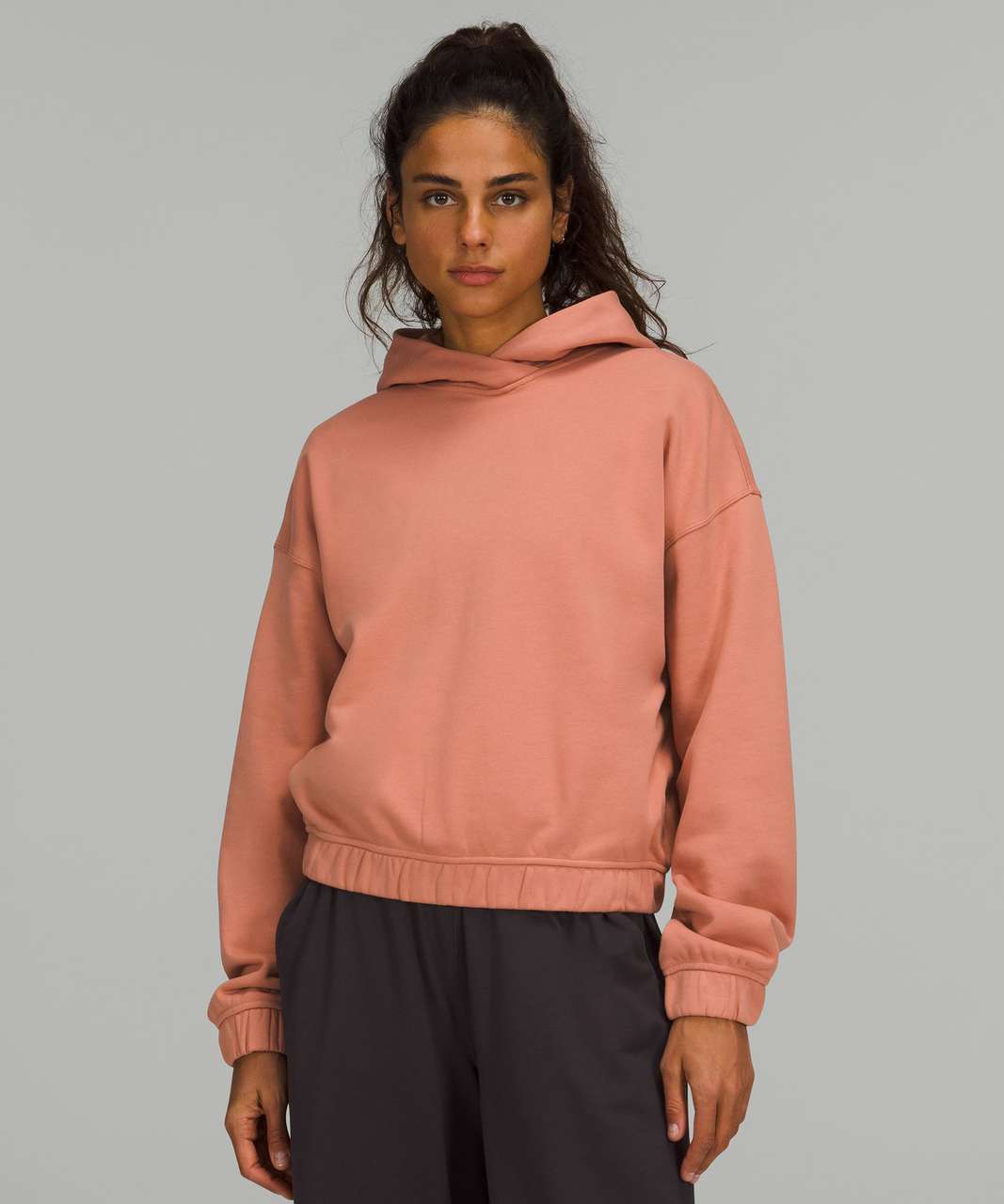 Gorgeous Lulu cropped oversize hoodie doop 💕 comes in a ton of colors