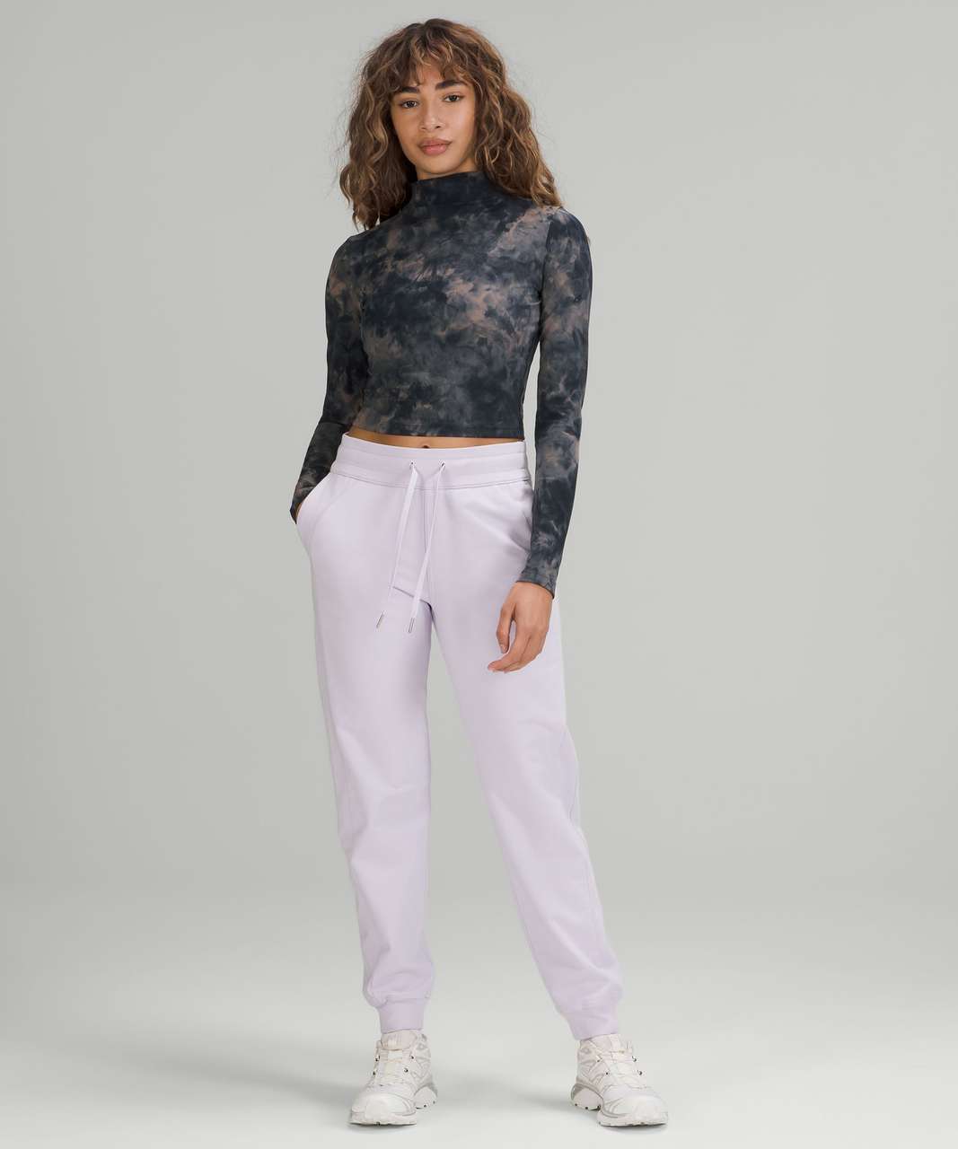 All Aligned Mock Neck- Diamond Dye Lunar Rock True Navy (8) & Groove Pant  Flare - True Navy (6) (hemmed for 5'2) 💙💜 : r/lululemon