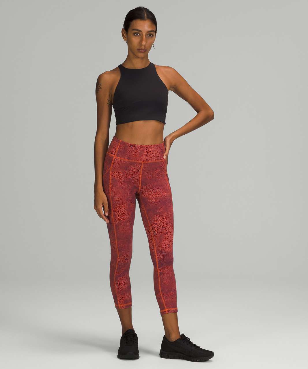 6] Lululemon 23” Invigorate Smoked Spruce, Women's Fashion, Activewear on  Carousell