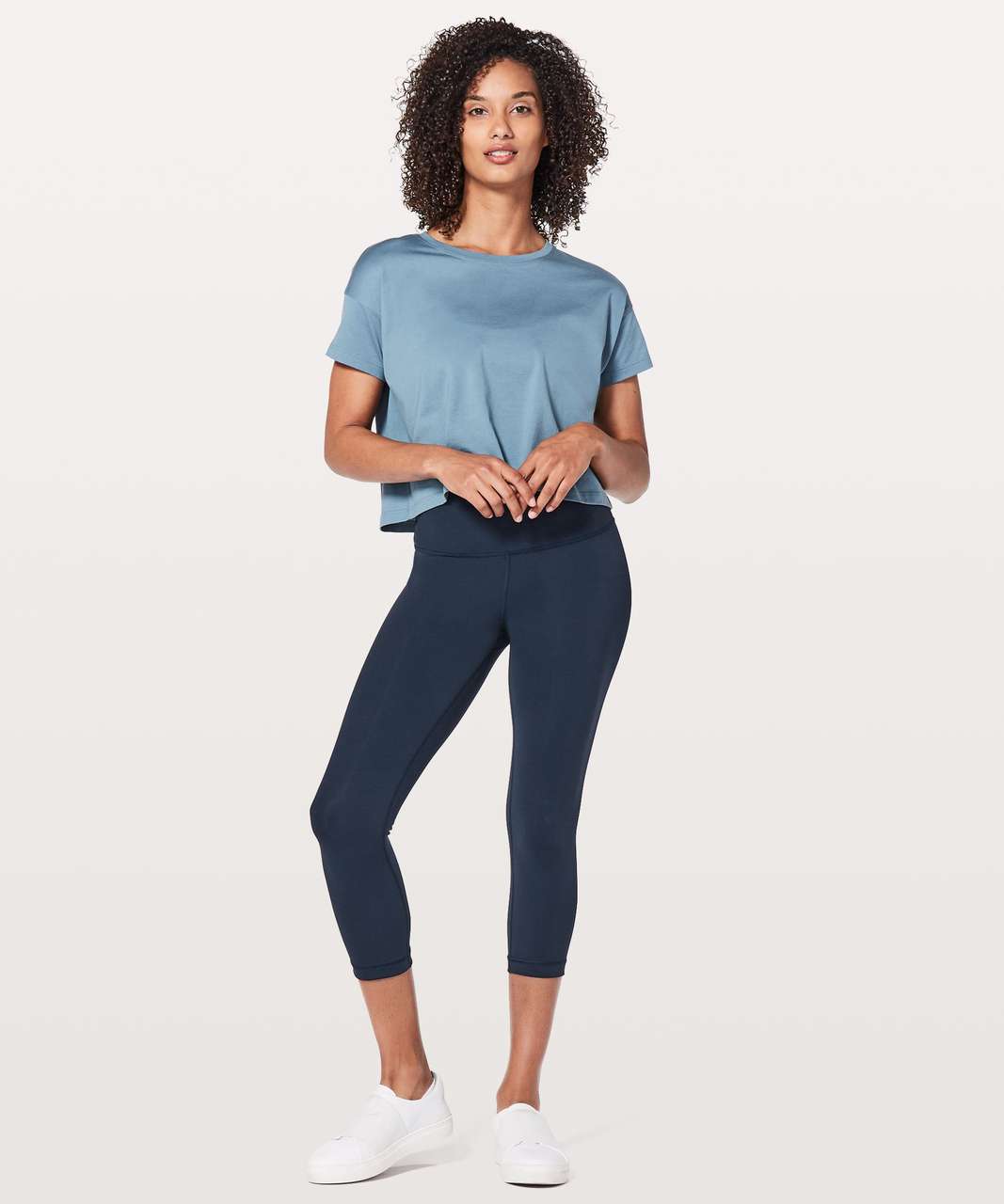 https://storage.googleapis.com/lulu-fanatics/product/69667/1280/lululemon-wunder-under-high-rise-crop-21-luxtreme-true-navy-031382-376772.jpg