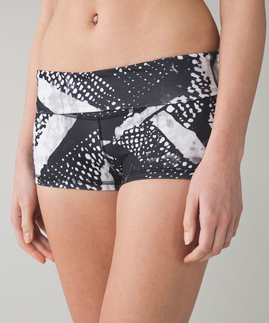 Lululemon Boogie Short (Roll Down) - Black - lulu fanatics