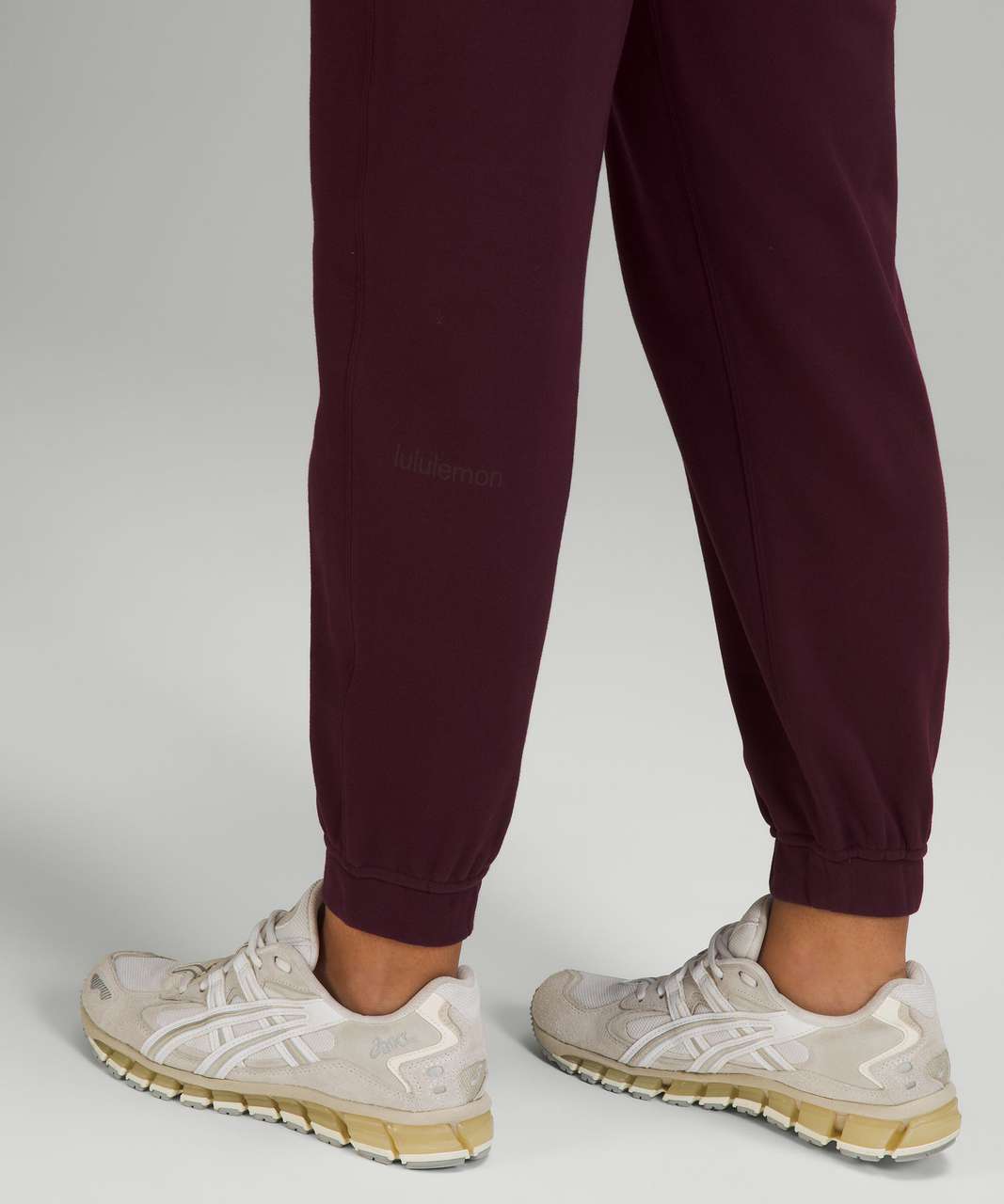 Lululemon Relaxed High-Rise Jogger - Cassis