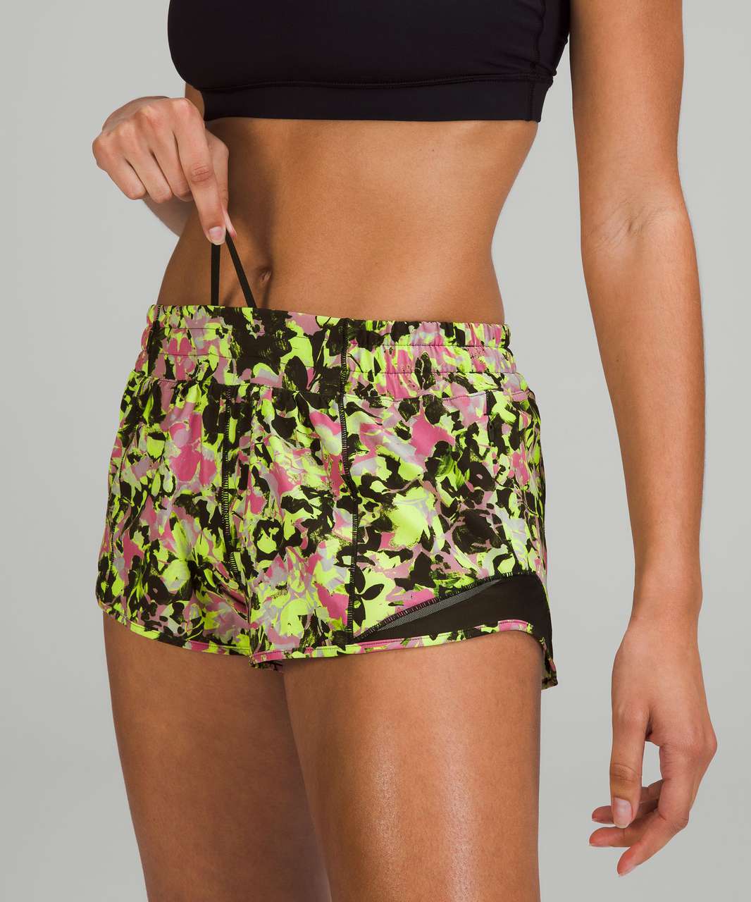 Lululemon Hotty Hot Low-Rise Lined Short 2.5" - Inflected Highlight Yellow Multi / Black