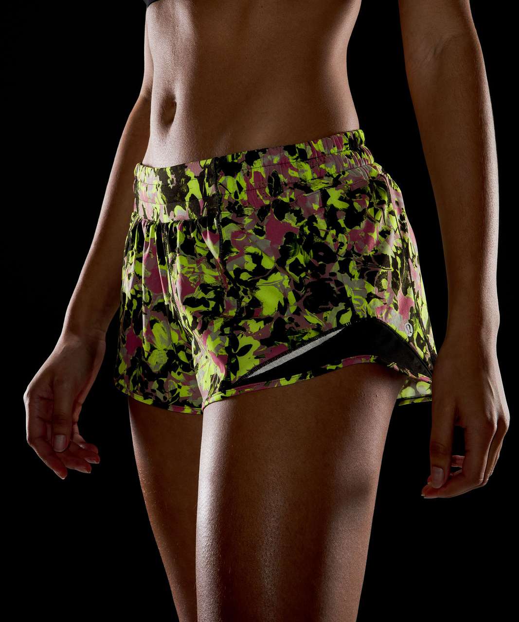 Lululemon Hotty Hot Low-Rise Lined Short 2.5" - Inflected Highlight Yellow Multi / Black