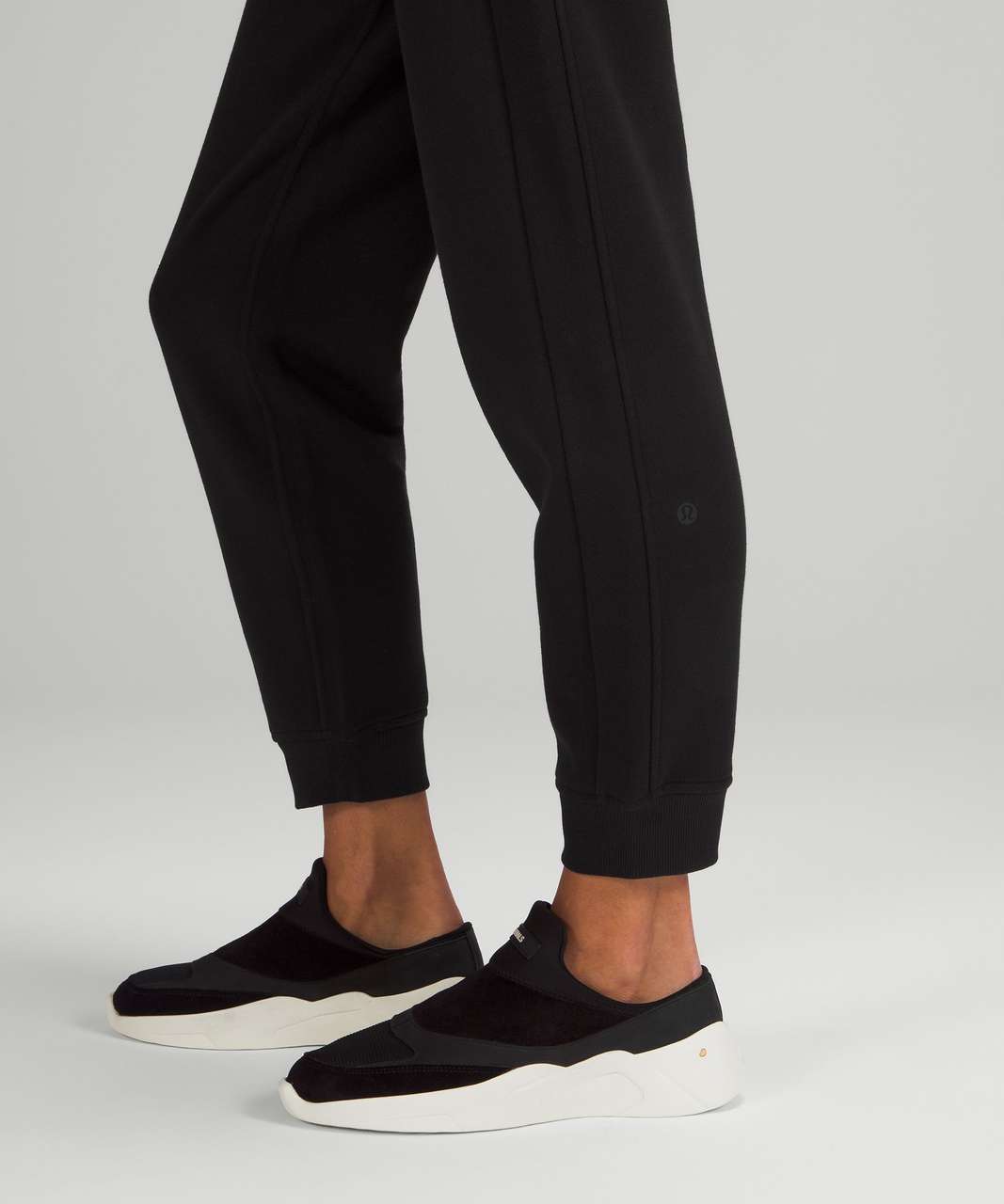 Lululemon scuba jogger size 6 (aus 10) Black, super - Depop