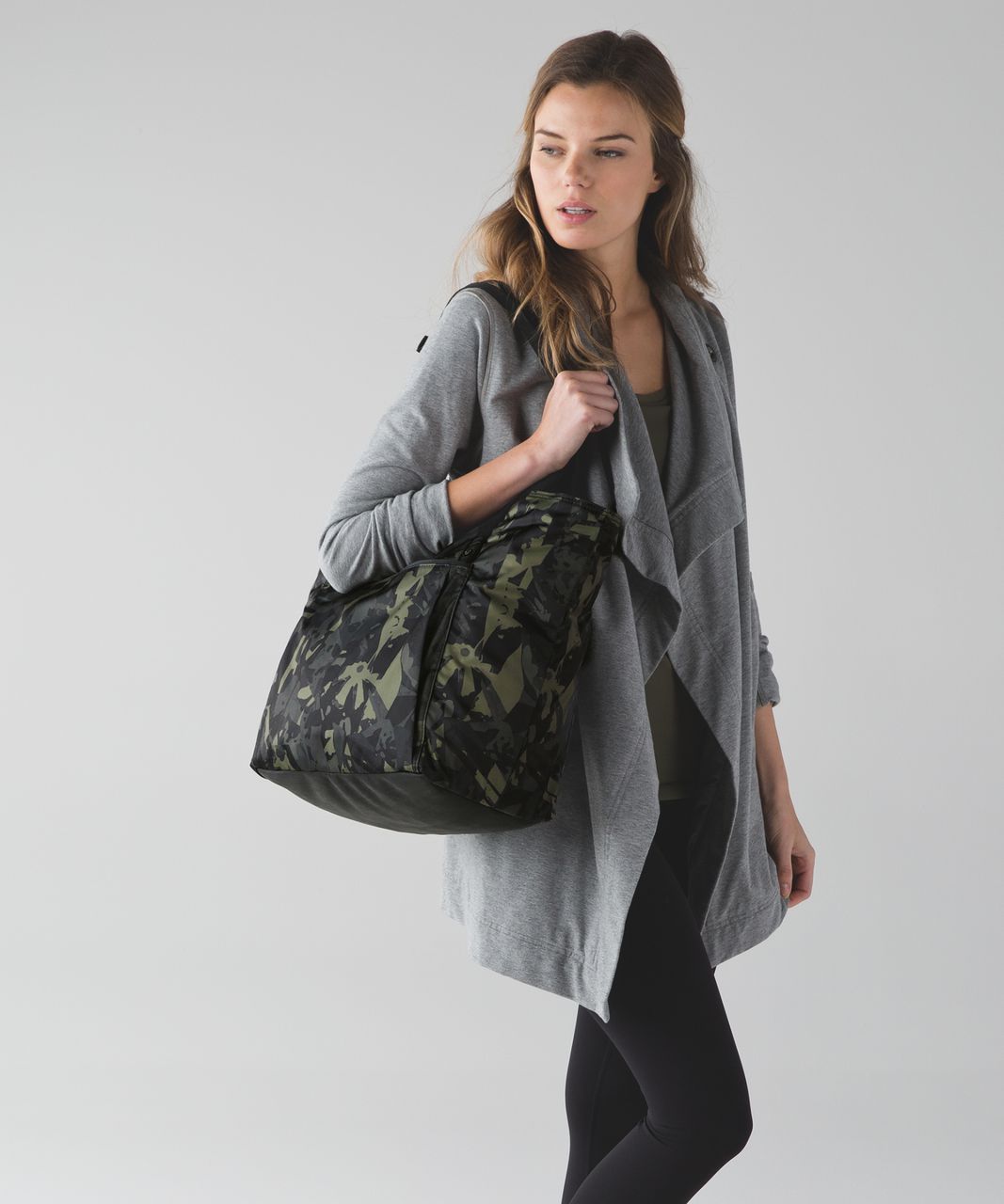 Lululemon Live Free Tote - Pop Cut Fatigue Green Black