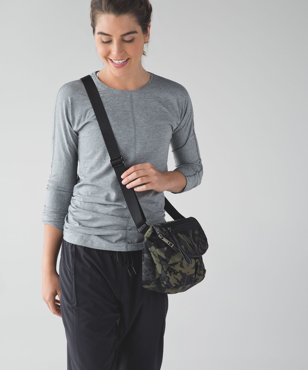 Lululemon Festival Bag II - Pop Cut Fatigue Green Black