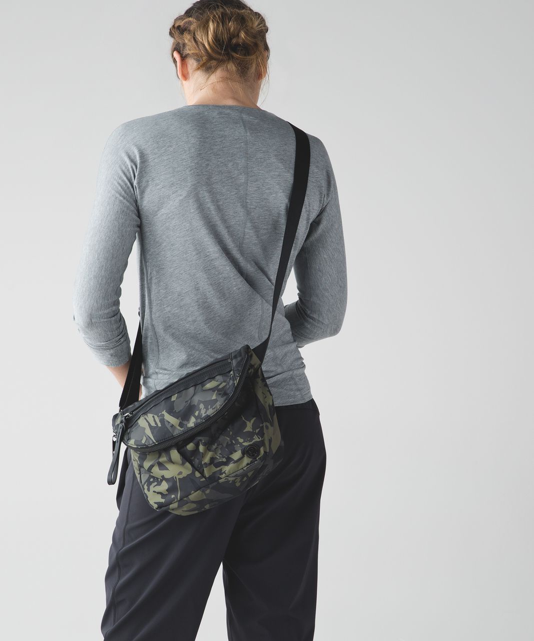 Lululemon Festival Bag II - Pop Cut Fatigue Green Black