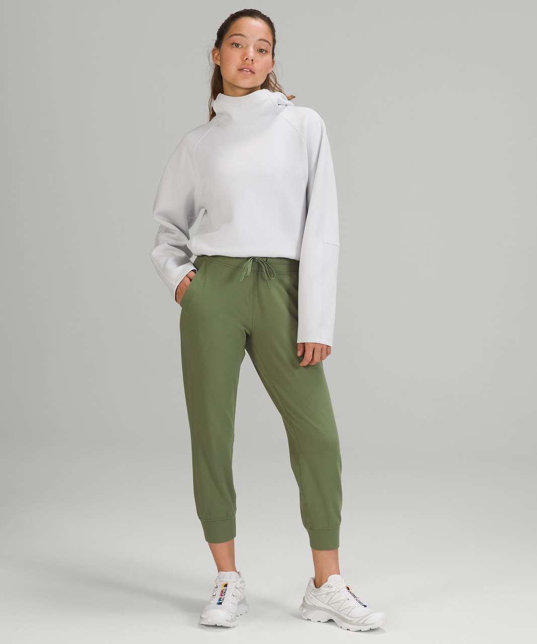 Green fern ready to rulu joggers. Not on the website in Germany/EU jet. Got  them in my local lulu store. : r/lululemon