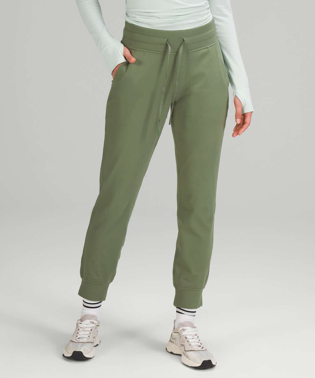 https://storage.googleapis.com/lulu-fanatics/product/70318/1280/lululemon-ready-to-rulu-high-rise-jogger-7-8-length-green-twill-033093-379827.jpg