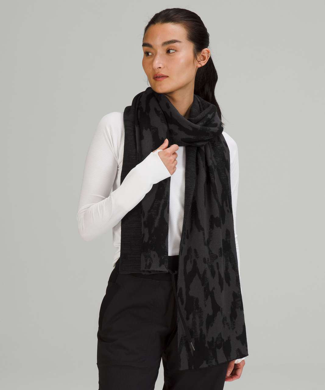 lululemon athletica, Accessories, Lululemon Reversible Quilted Zip Scarf