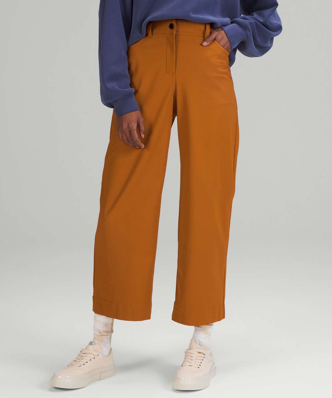 Comfy fit for work today in city sleek wide leg pants and scuba