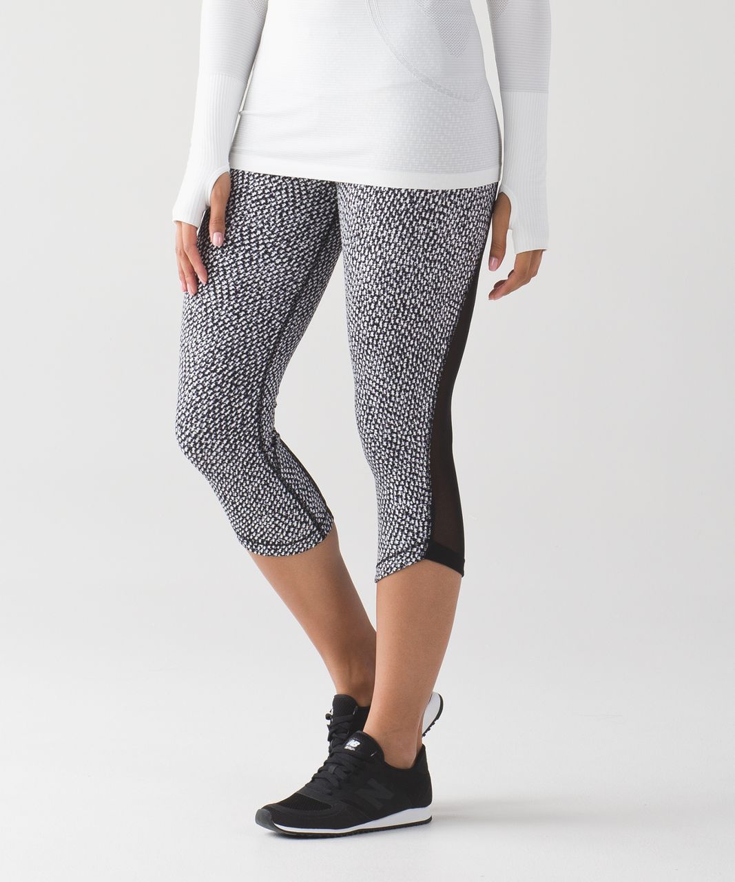 Lululemon Run Around Crop - Scatter Star Arctic Grey Black / Black