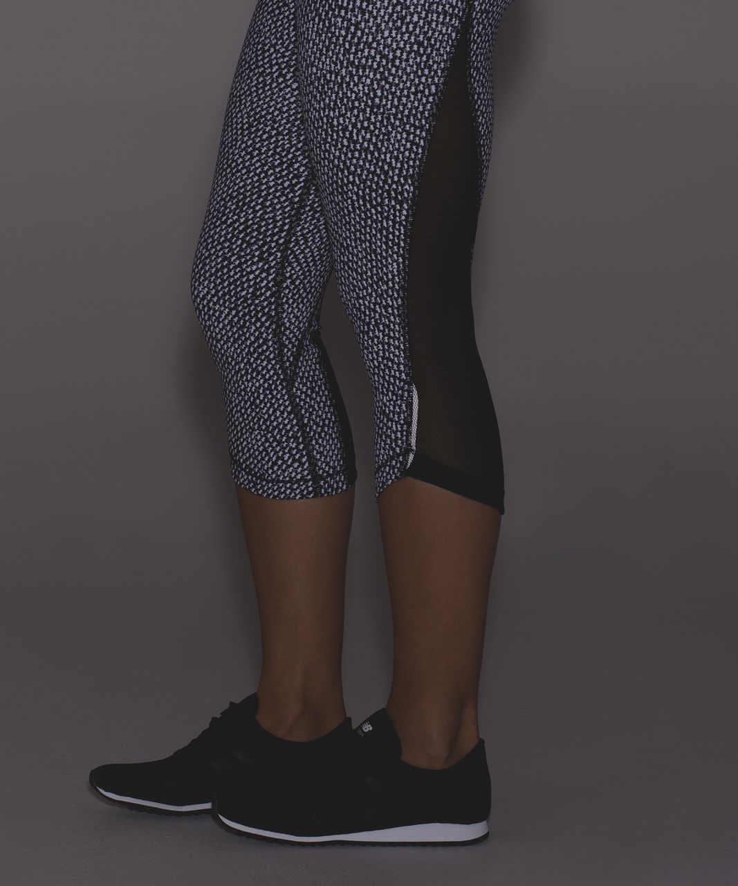 Lululemon Run Around Crop - Scatter Star Arctic Grey Black / Black