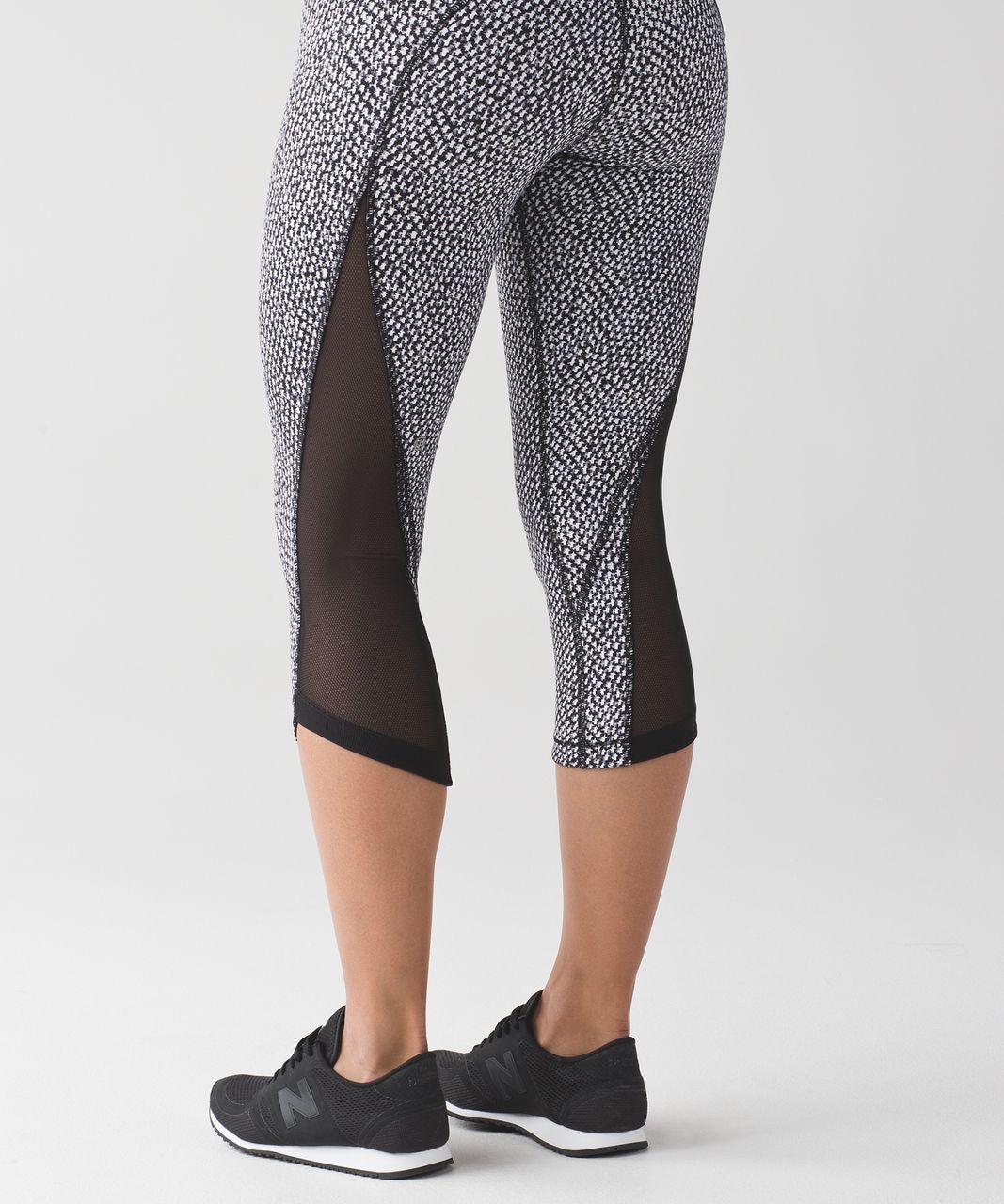 Lululemon Run Around Crop - Scatter Star Arctic Grey Black / Black