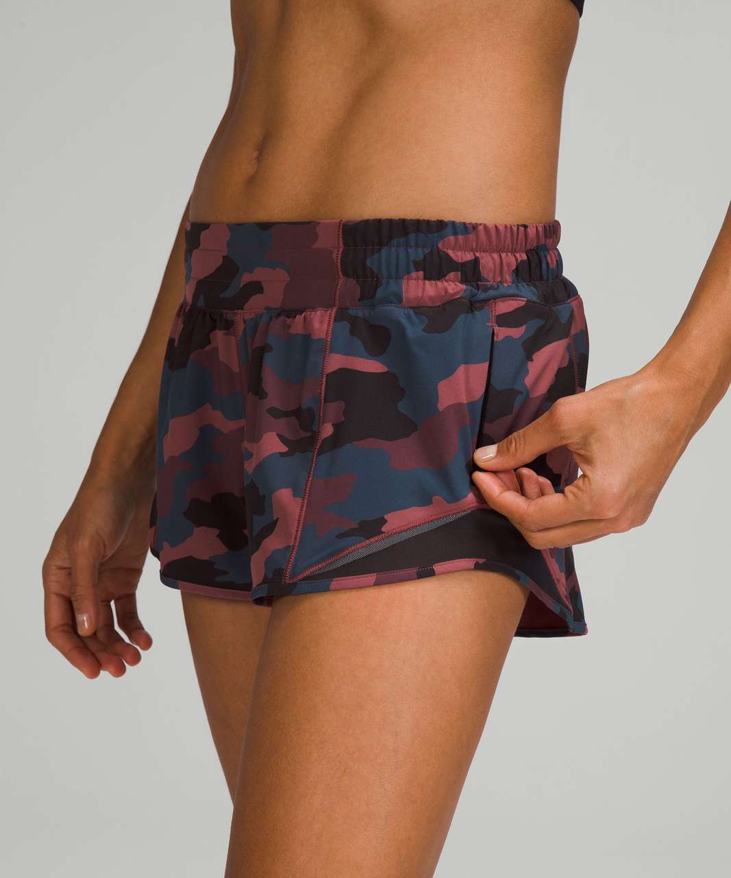 Lululemon Hotty Hot Low-Rise Lined Short 2.5 - Heritage 365 Camo Smoky Red  Night Sea Multi / Black - lulu fanatics