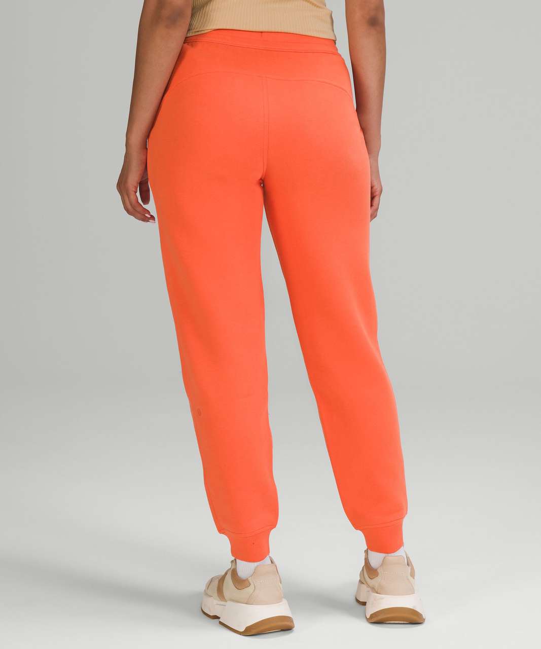 Unpopular opinion: I'm obsessed with Canyon Orange! Wearing the align  reversible bra, scuba full zip, and relaxed cropped high-rise joggers.  🍊🧡🏵 : r/lululemon