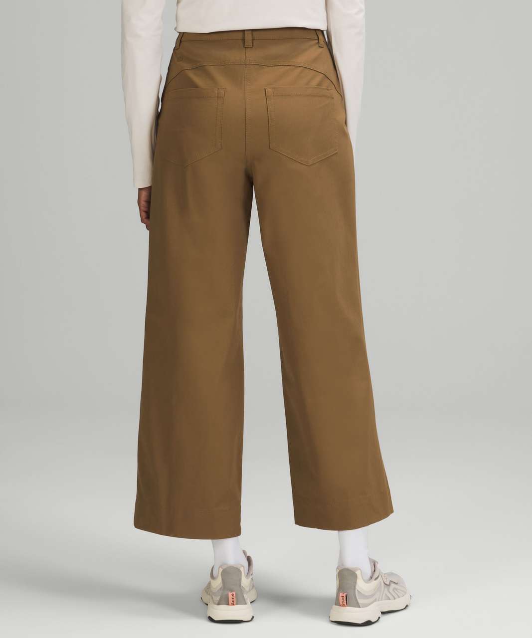 Comfy fit for work today in city sleek wide leg pants and scuba