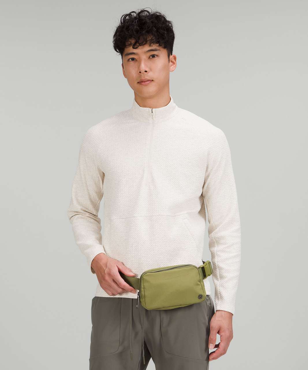 Stylish Lululemon Belt Bag - Kohlrabi Green/White