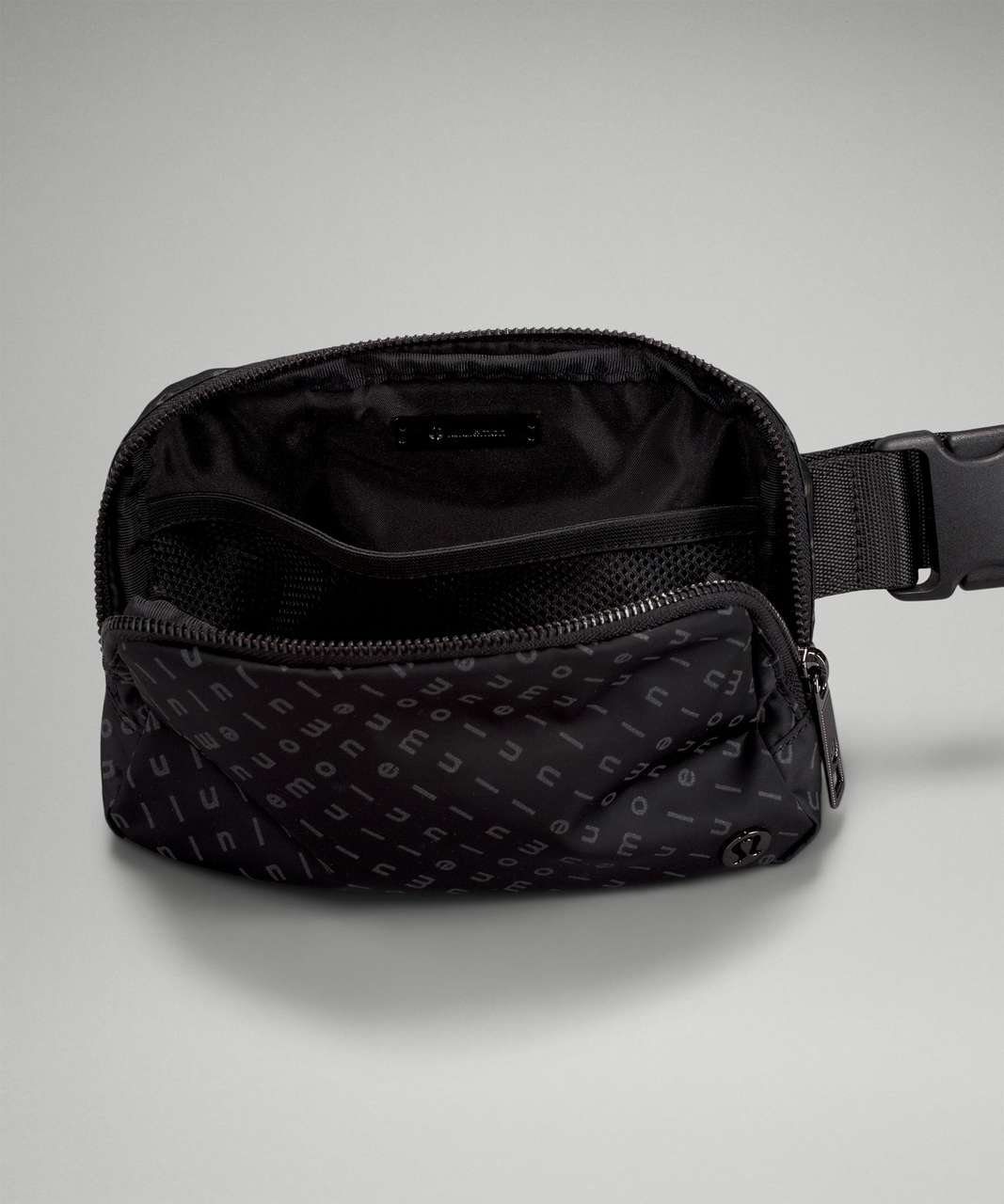 Lululemon Everywhere Belt Bag 1L - Mirrorify Reflective Black / Black