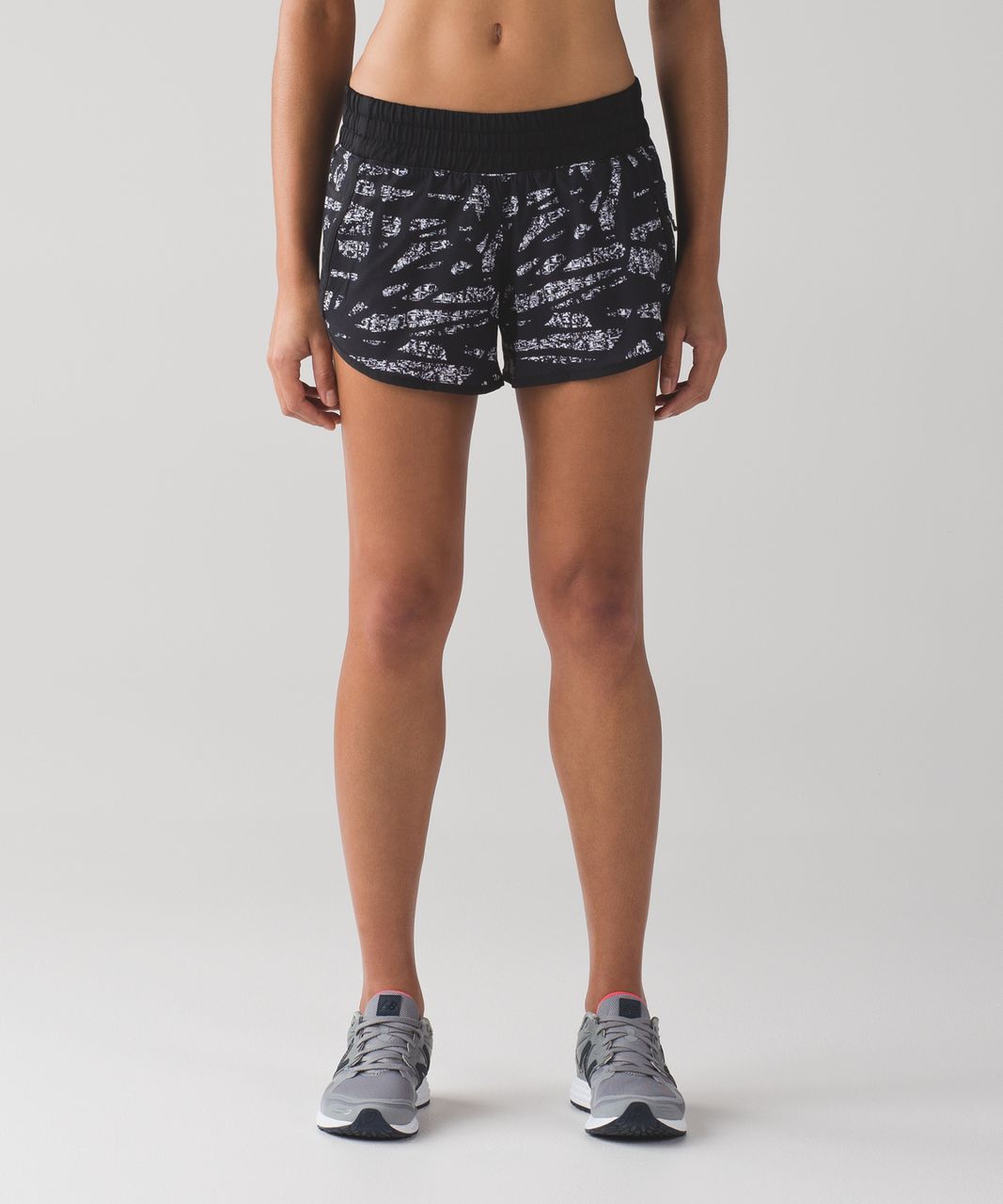 Lululemon Tracker Short IV (4-way Stretch 4") - Graf Black White / Black