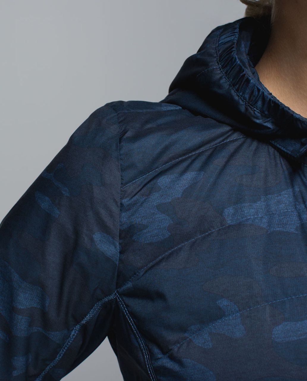 Lululemon Spring Fling Puffy Windbreaker - Heathered Texture Lotus Camo Oil Slick Blue