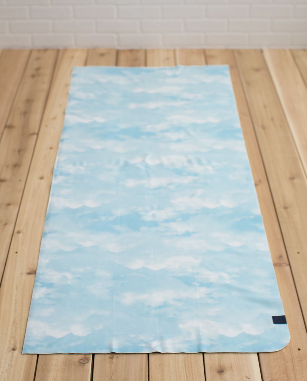 Lululemon The Towel - Exploded Nimbus Puff White Caspian Blue