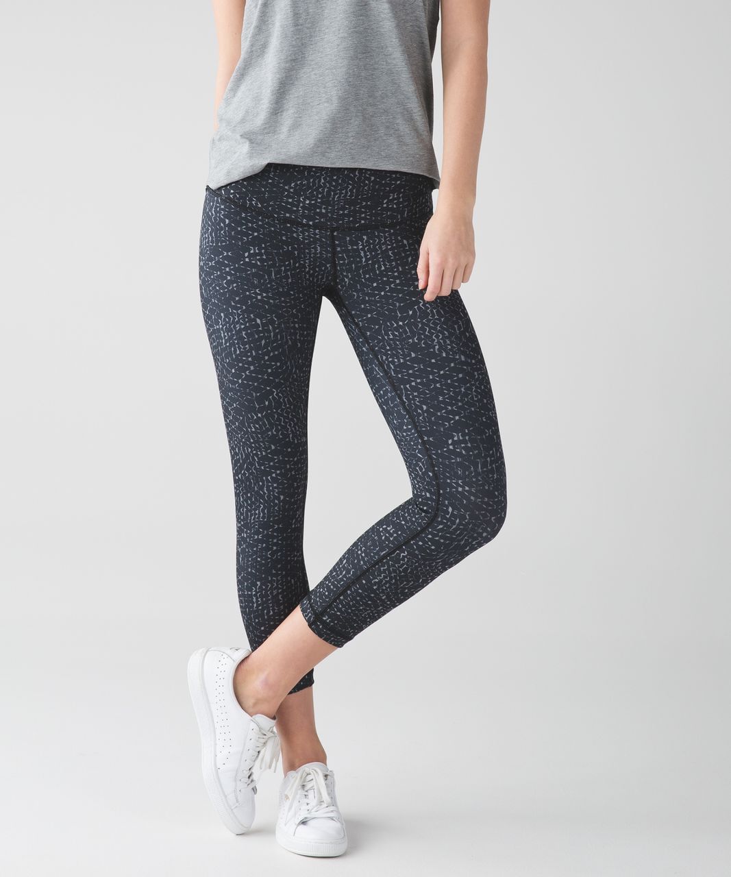 Lululemon leggings wunder under samba snake blue size 4 workout