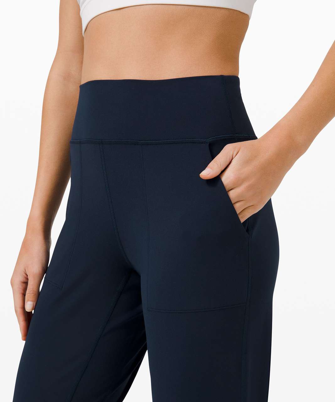 Took a chance on Align joggers in true navy (10): I never knew comfort  before now 👏 I sized up from my usual leggings size (8) to my shorts size ( 10)! : r/lululemon