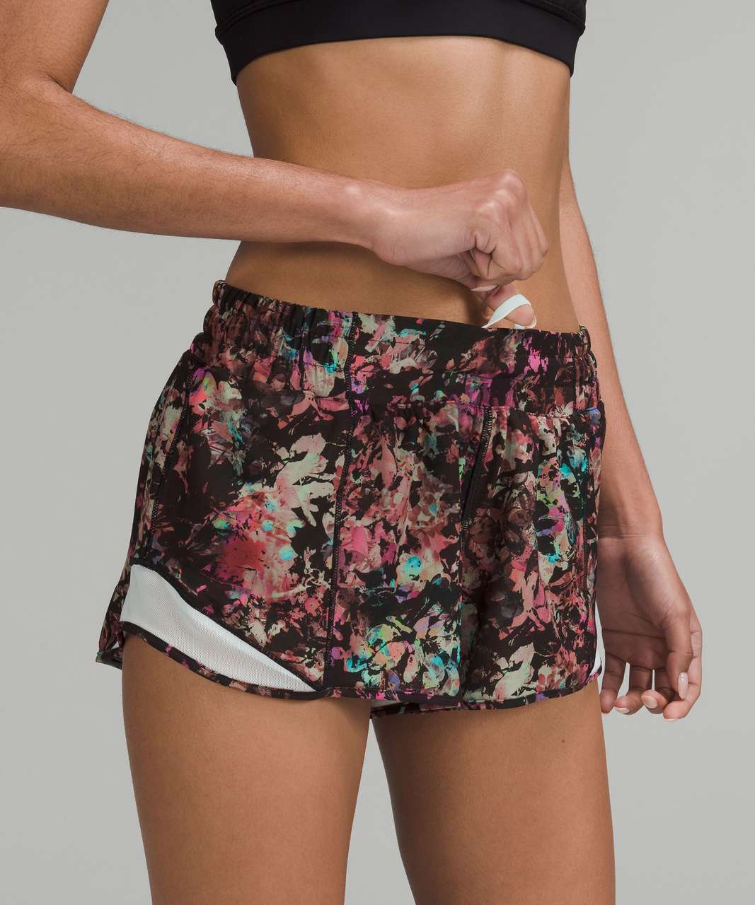 Lululemon Hotty Hot Low-Rise Lined Short 2.5" - Stencil Blossom Red Multi / Sheer Blue