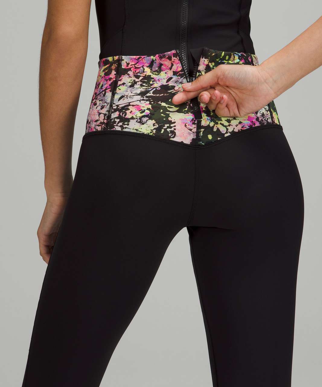 Lululemon Back-Zip High-Rise Paddle Tight 28 - Black / Stencil Blossom  Pink Multi - lulu fanatics