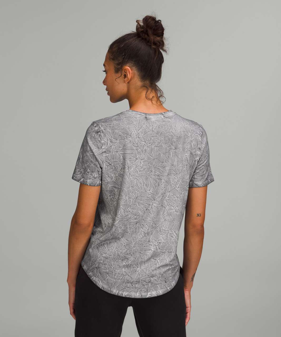 Lululemon Love T-Shirt Womens 6, Crew Neck Stripe Grey Sage Pima Cotton Top