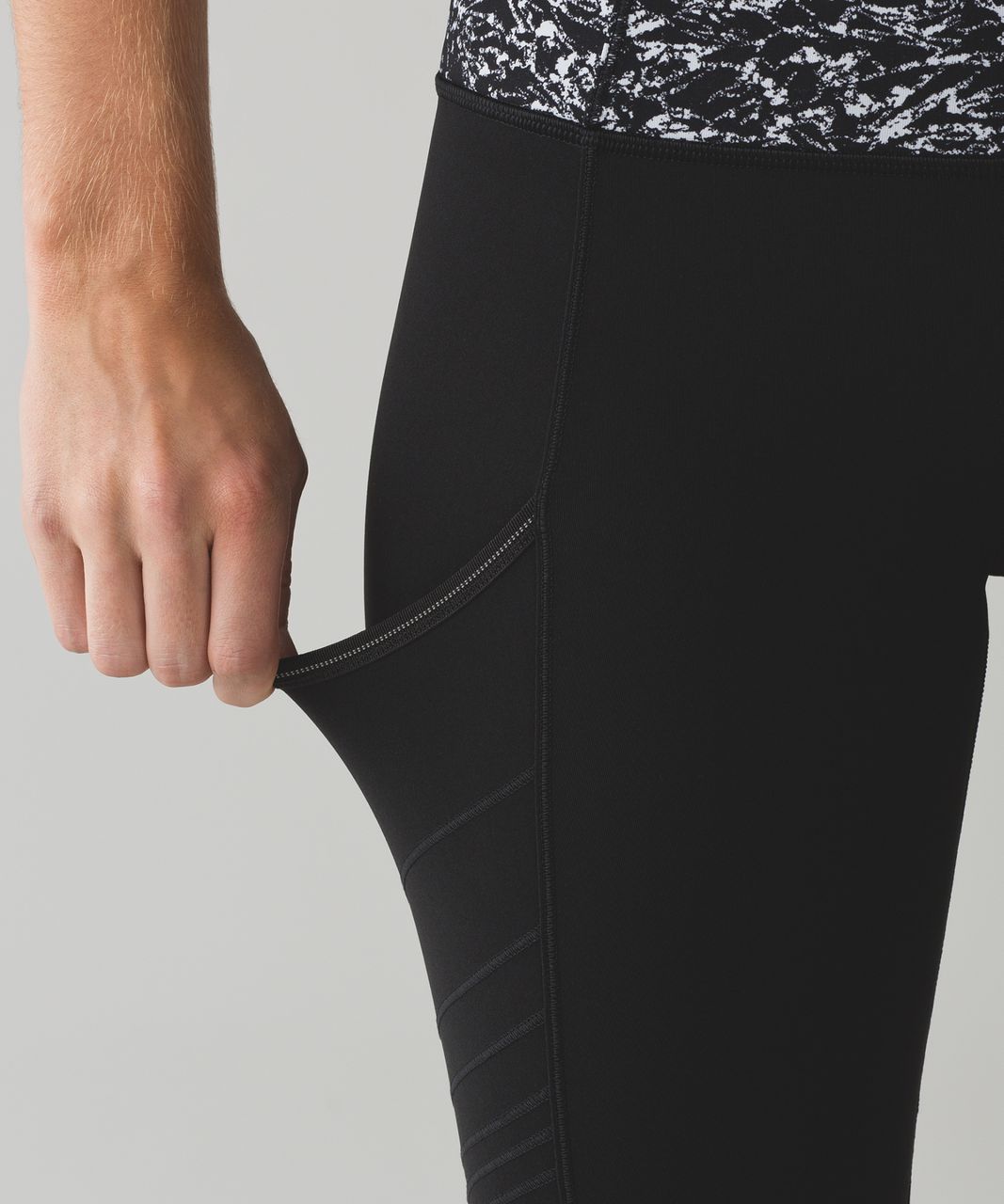 Lululemon Fresh Tracks Tight - Black / Iced Wave White Black