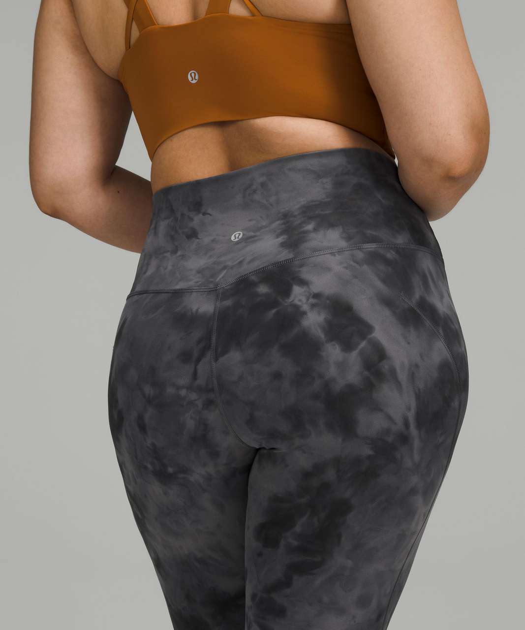 These leggings are the diamond dye pitch grey graphic grey in size 2.