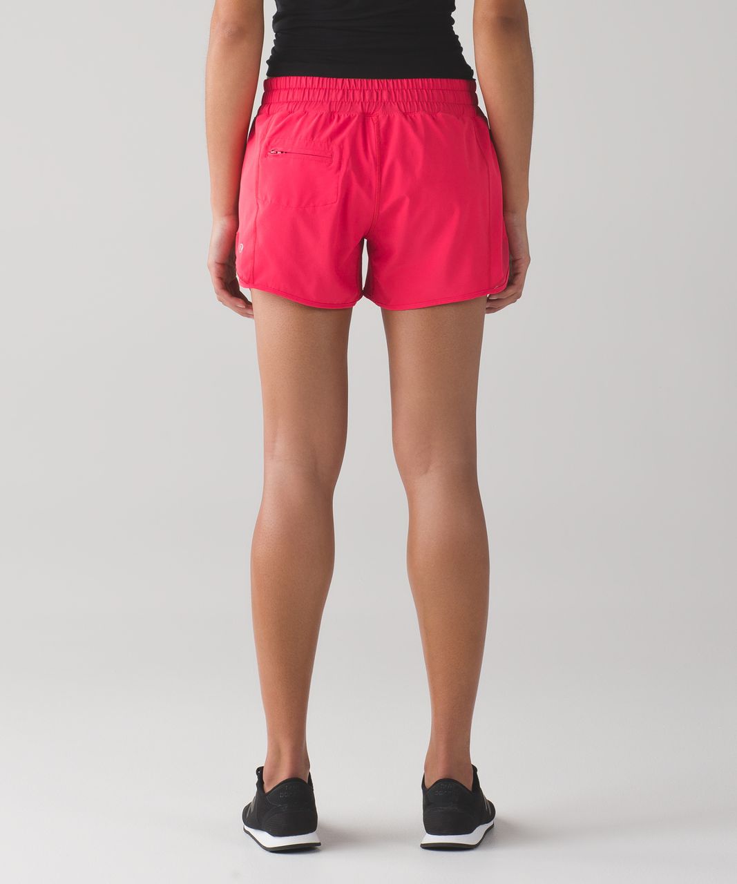 NEW LULULEMON Hotty Hot 2.5 LR Short 0 2 4 6 8 Raspberry Cream