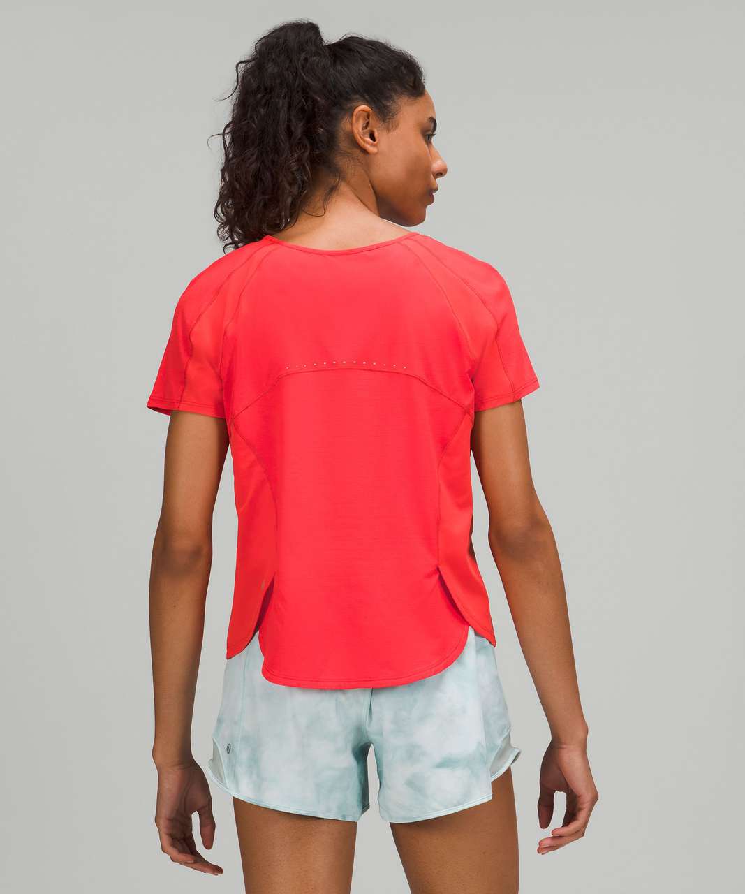 Lululemon Run: Swiftly Tech Short Sleeve in Love Red / Deep Coal Size 6