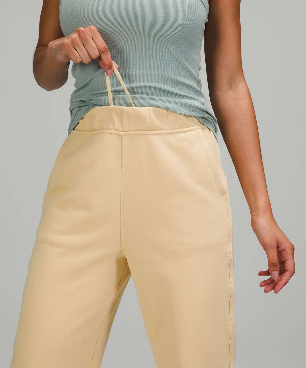 Lululemon Relaxed High-Rise Jogger - Prosecco