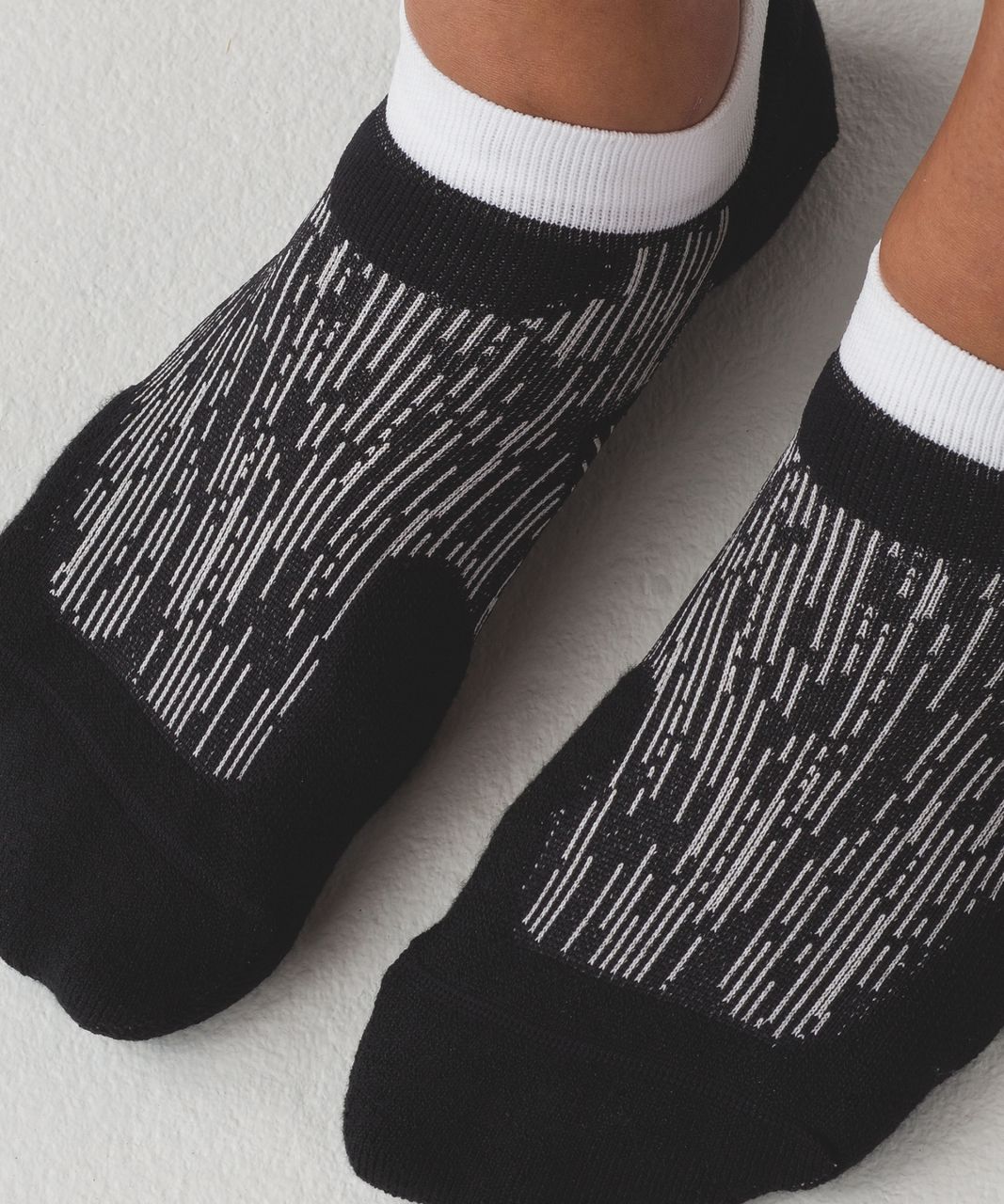 Lululemon High Speed Sock (Silver) - Black / White - lulu fanatics