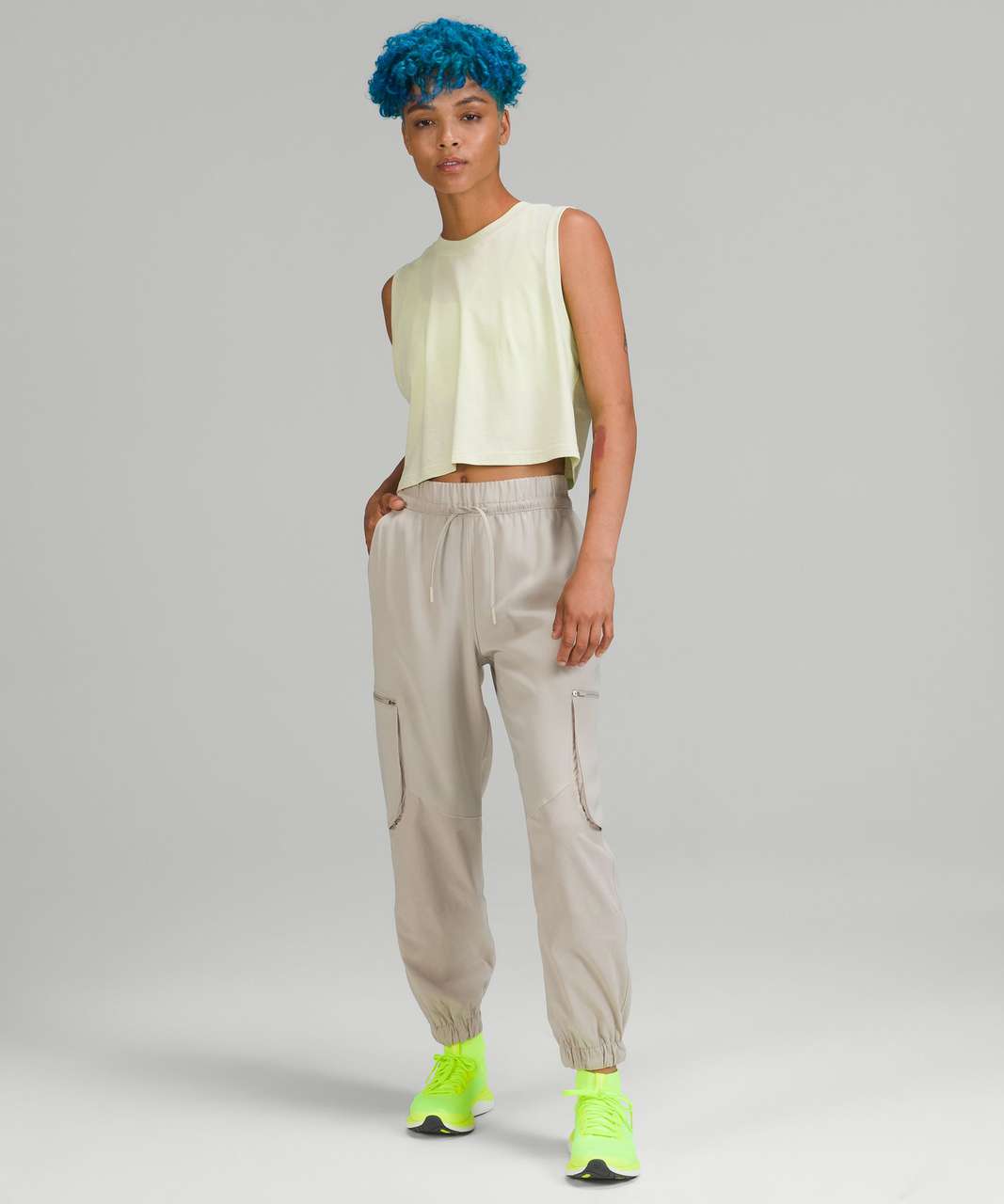 Relaxed Mid-Rise Cargo Pant