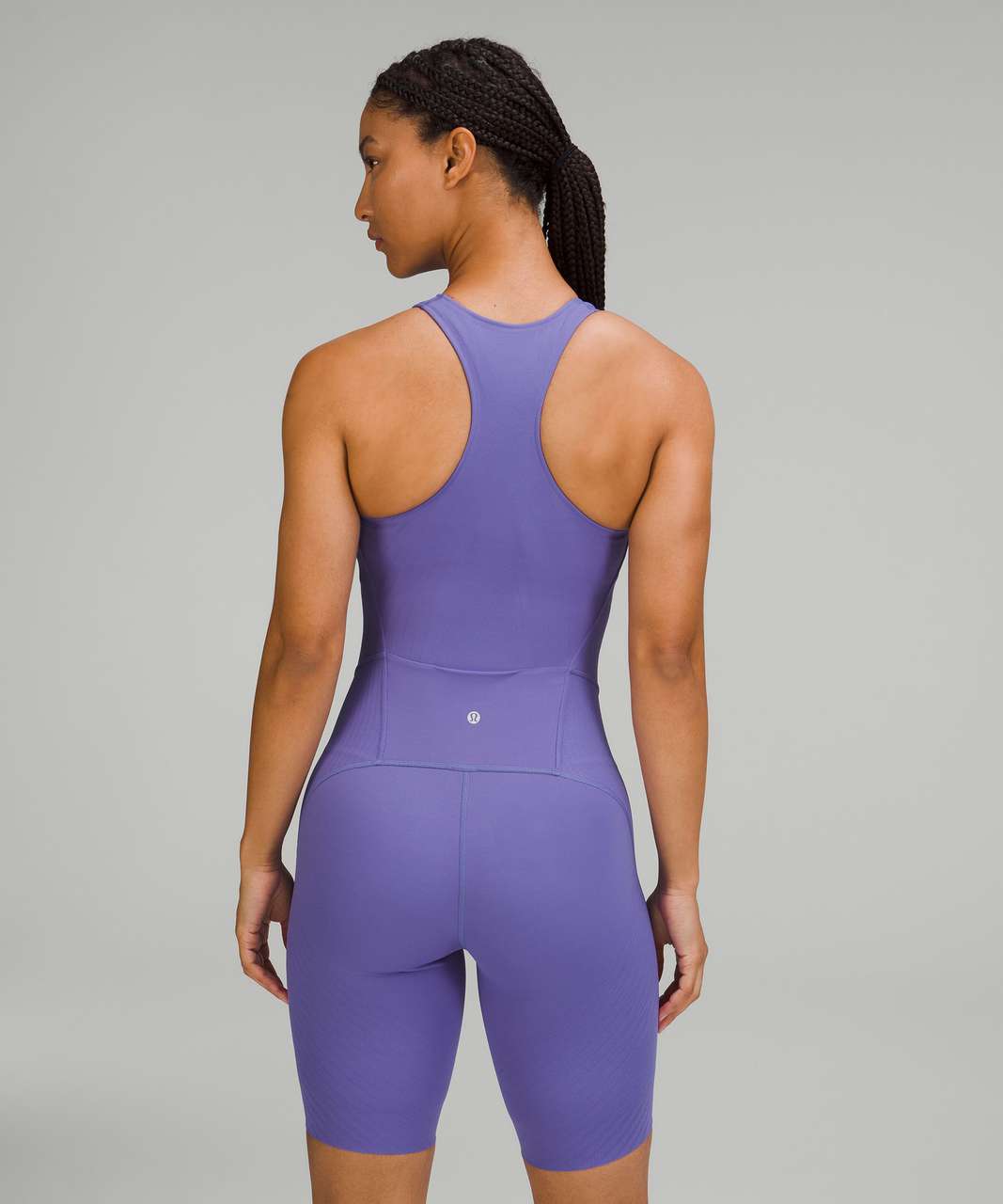 Tried on the sensekit in charged indigo. The leggings are very flattering,  true to size. The top runs big. I usually wear a 6 but needed a 4. : r/ lululemon