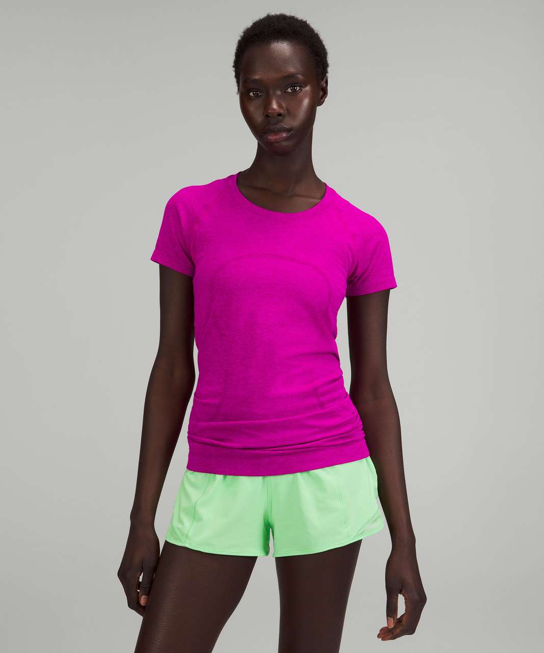 https://storage.googleapis.com/lulu-fanatics/product/75072/1280/lululemon-swiftly-tech-short-sleeve-shirt-2-0-magenta-purple-purple-highlight-055334-400489.jpg