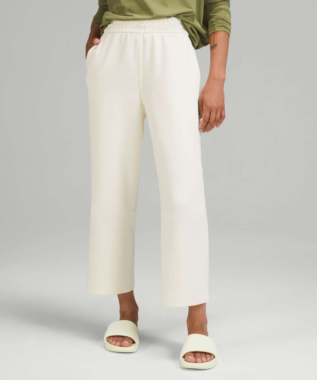 Softstreme High-Rise Straight-Leg Cropped Pant