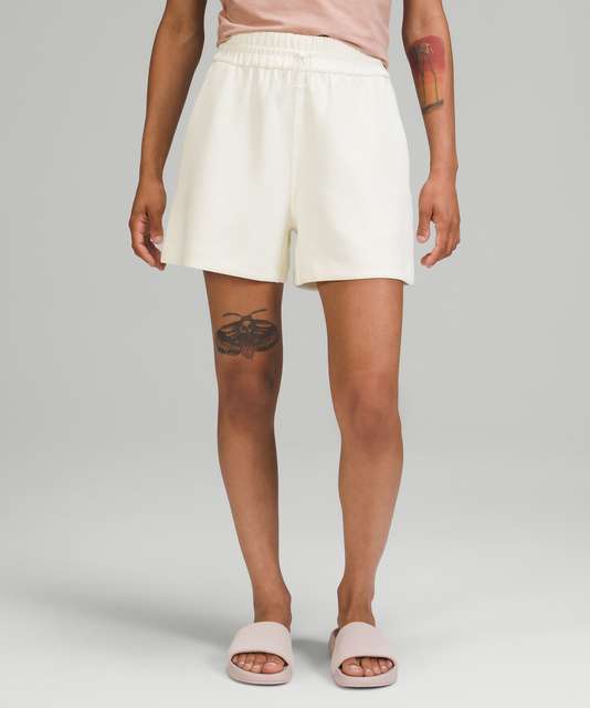 Lululemon Softstreme High-Rise Short 4 - Strawberry Milkshake