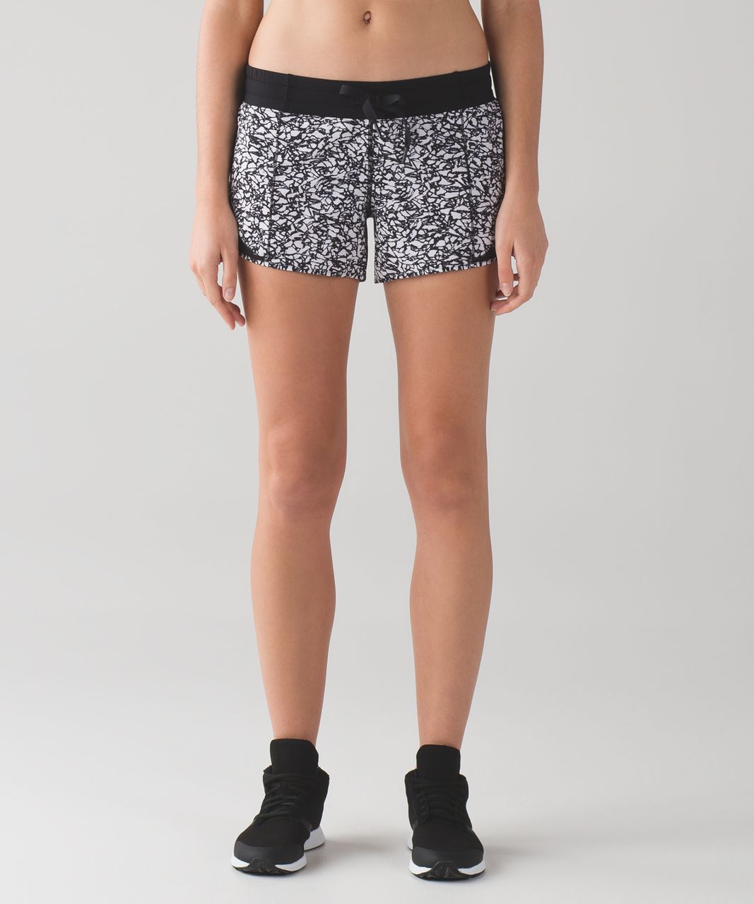 Lululemon Hotty Hot Short (Long 4") - Ice Breaker White Black / Black