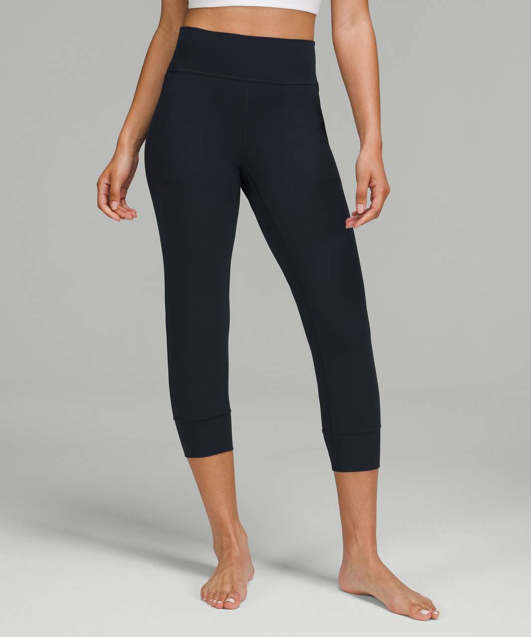 Ready for yoga in Ebb to Train Bra (Stargaze) and Cropped Align Joggers  (True Navy) (both 10) : r/lululemon