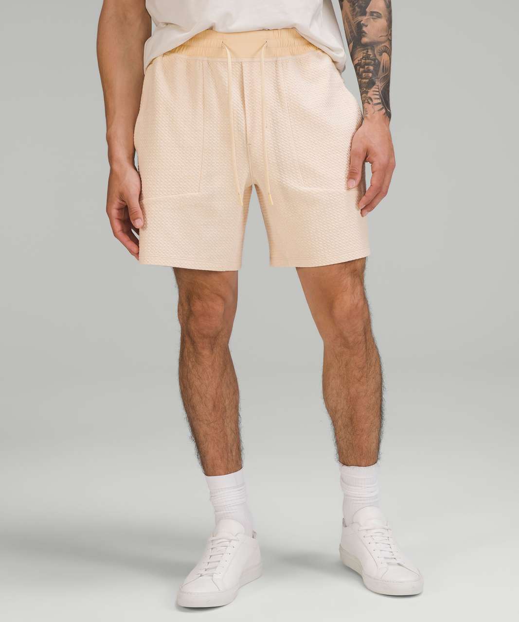 Lululemon At Ease Short 7" - Heathered Prosecco / White