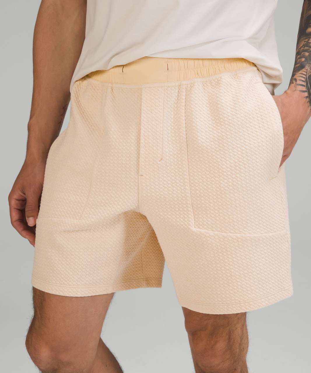 Lululemon At Ease Short 7" - Heathered Prosecco / White