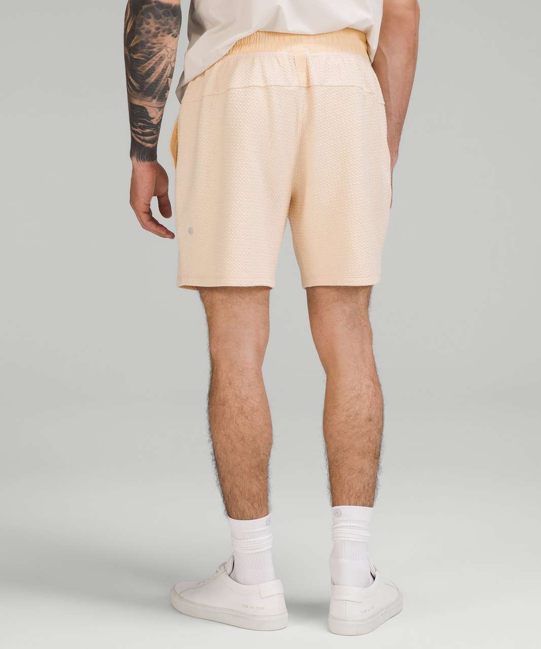 Lululemon At Ease Short 7" - Heathered Prosecco / White